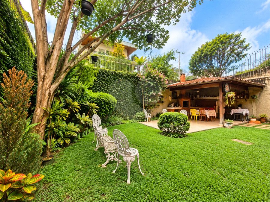 Sobrado com cinco quartos sendo 3 suites 4 vagas| R$ 3.300.000 no Alto da Boa Vista - São Paulo