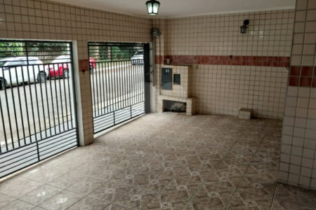 Sobrado à venda com 212 m², 2 quartos (suítes), 3 banheiros e 2 vagas de garagem, em São Caetano do Sul