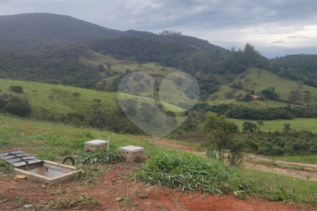 Terrenos de 300 metros em condomínio fechado e prontos para construir na região de Atibaia