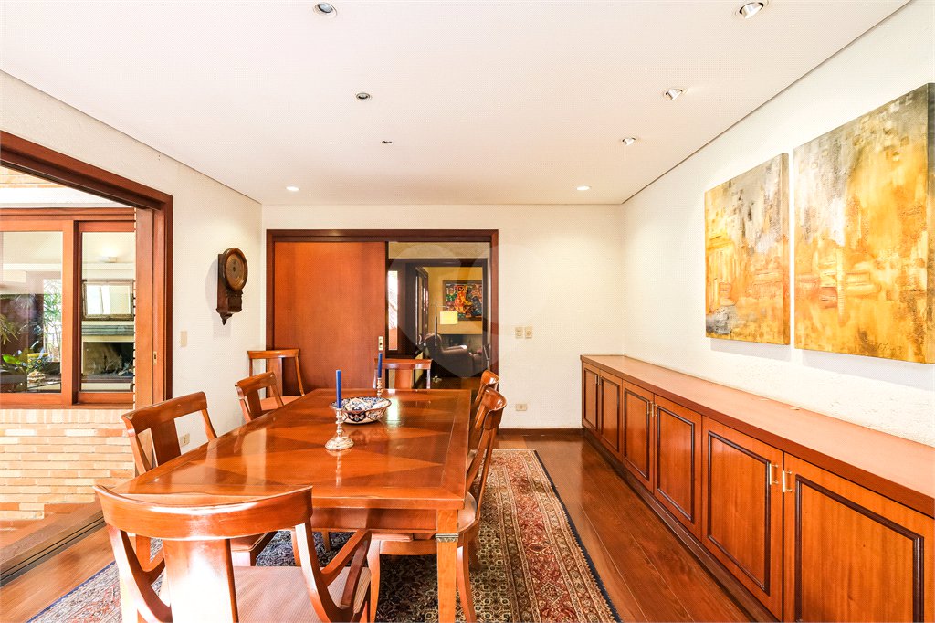 Casa à venda com 4 quartos, sendo 2 suítes, em Jardim Cordeiro, São Paulo, SP
