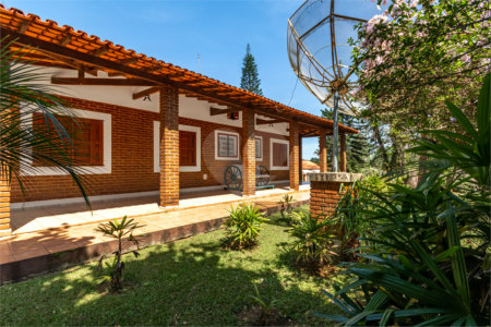 Chácara à venda com 5 quartos, sendo 2 suítes, em Vila São João, Sarapuí, SP