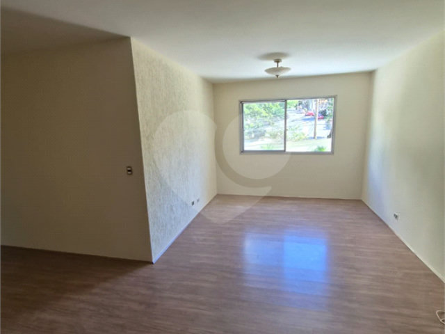 Apartamento à venda com 3 quartos, sendo 1 suíte,  em Alto de Pinheiros, São Paulo, SP