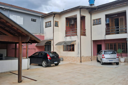 Sobrado à venda com 4 quartos, sendo 2 suítes, em Jardim Quisisana, Poços de Caldas, MG