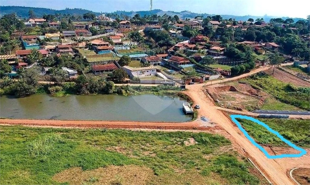 Sobrado à venda com 3 quartos, sendo 1 suíte, em Jardim Centenário, Atibaia, SP