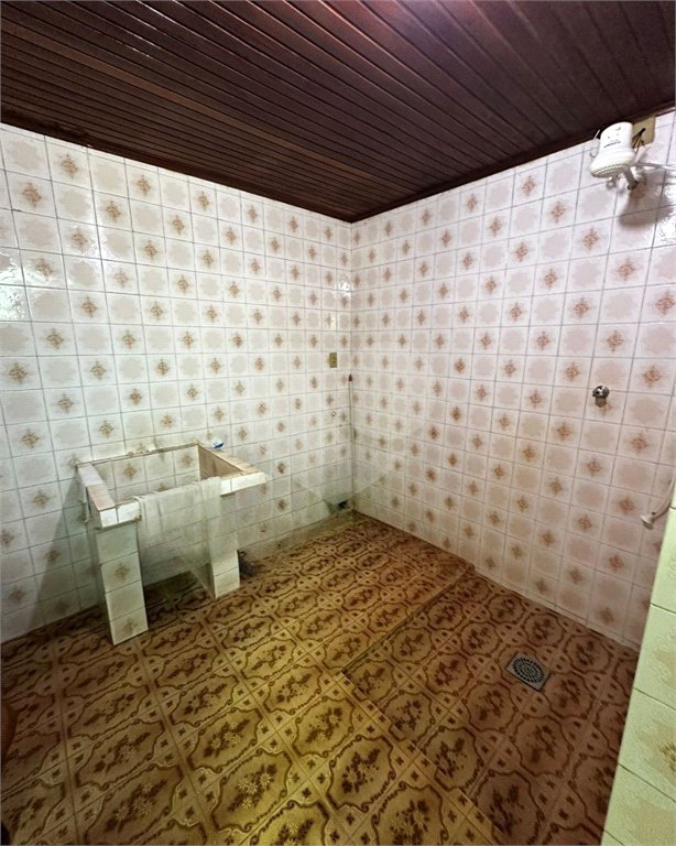 Sobrado à venda com 6 quartos, sendo 1 suíte, no Centro, Ponta Porã, MS