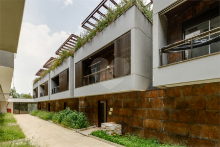 Casa à venda com 4 quartos, sendo 3 suítes, no condomínio Jardim Chapel, São Paulo - SP