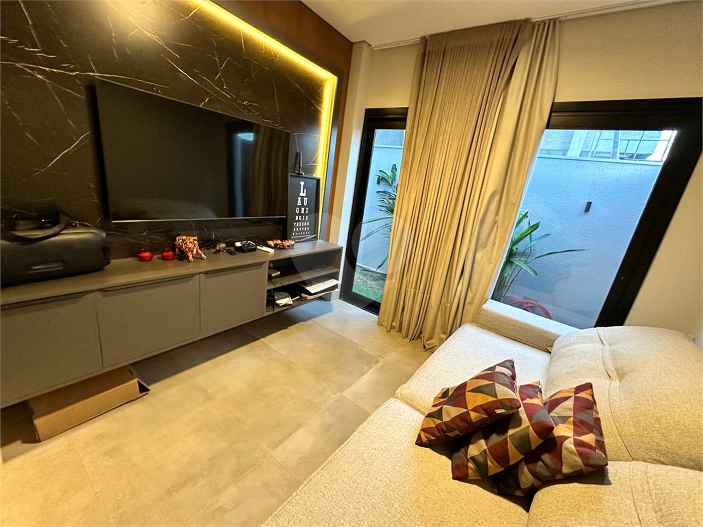Casa à venda com 3 suítes no condomínio Residencial Florais Itália, Cuiabá - MT