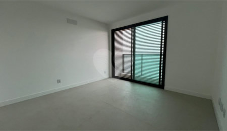 Apartamento à venda com 2 quartos, sendo 1 suíte,  em Nova São Pedro, São Pedro da Aldeia, RJ