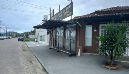 Sobrado à venda com 2 quartos, sendo 1 suíte,  em Estância Balneária Hawai, Caraguatatuba, SP