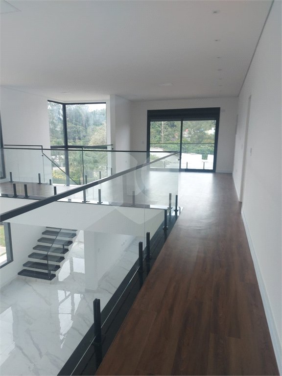 Casa à venda com 5 suítes no condomínio Residencial Santa Maria, Jandira - SP