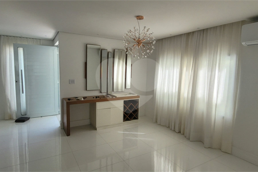 Sobrado à venda com 4 quartos, sendo 2 suítes, em Vila Irmãos Arnoni, São Paulo, SP