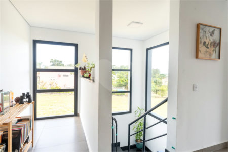 Casa à venda com 4 quartos, sendo 1 suíte, no condomínio Residencial Pinheiros do Lago, Alambari - SP