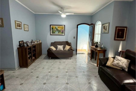 Sobrado à venda com 4 quartos, sendo 1 suíte,  em Vila Cleonice, São Paulo, SP