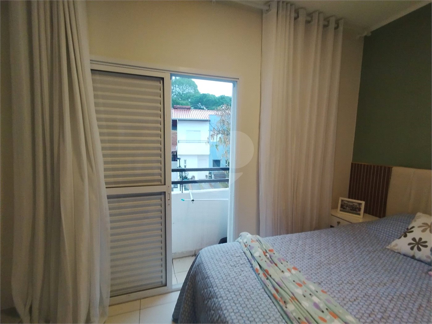 Casa à venda com 2 quartos, sendo 1 suíte, no condomínio Residencial Viva Vida, Cotia - SP