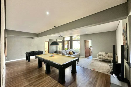 Casa à venda com 4 quartos, sendo 3 suítes,  no condomínio Vilarejo, Carapicuíba - SP