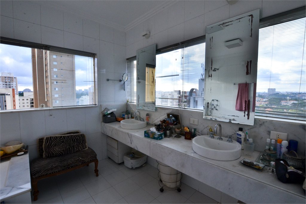 Cobertura à venda com 4 suítes em Vila Suzana, São Paulo, SP
