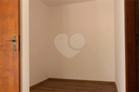 Casa à venda com 4 quartos, sendo 1 suíte, em Vila Tiradentes, São Paulo, SP