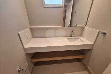 Apartamento à venda com 3 quartos, sendo 1 suíte, em Itaim Bibi, São Paulo, SP