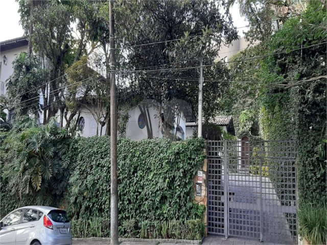 Casa à venda com 5 quartos, sendo 2 suítes,  em Jardim Guedala, São Paulo, SP
