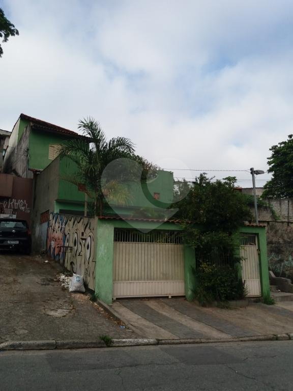 Sobrado à venda com 3 quartos, sendo 1 suíte, em Jardim Maria Duarte, São Paulo, SP