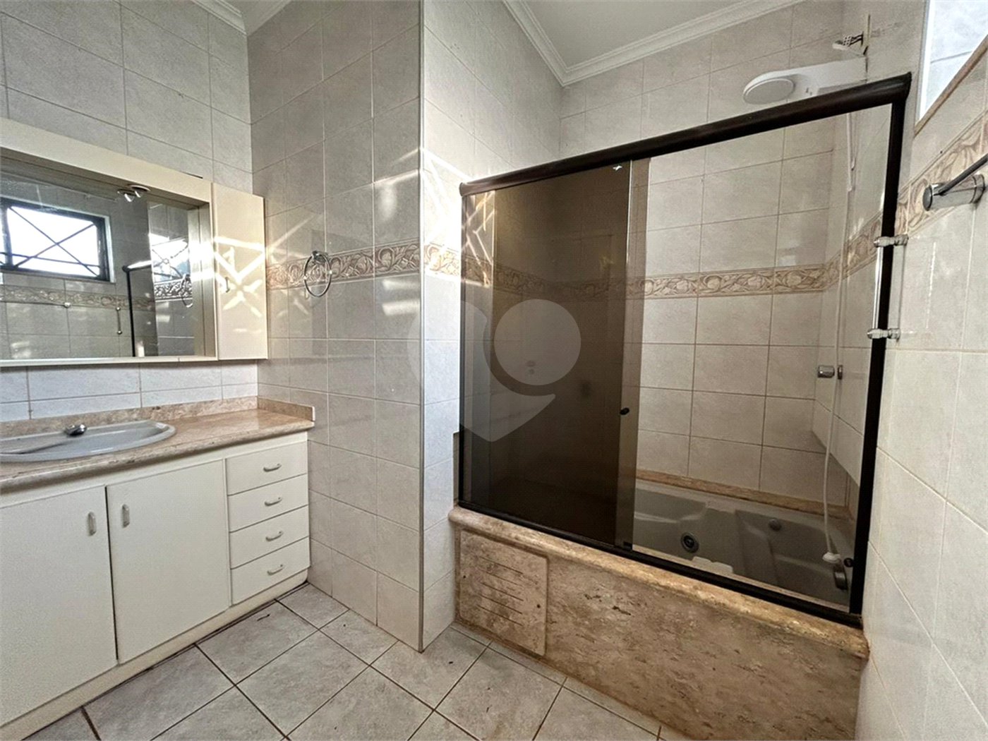 Sobrado à venda com 3 quartos, sendo 1 suíte,  em Parque dos Bandeirantes, Ribeirão Preto, SP