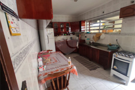 Casa à venda com 4 quartos, sendo 1 suíte, em Vila Galvão, Guarulhos, SP
