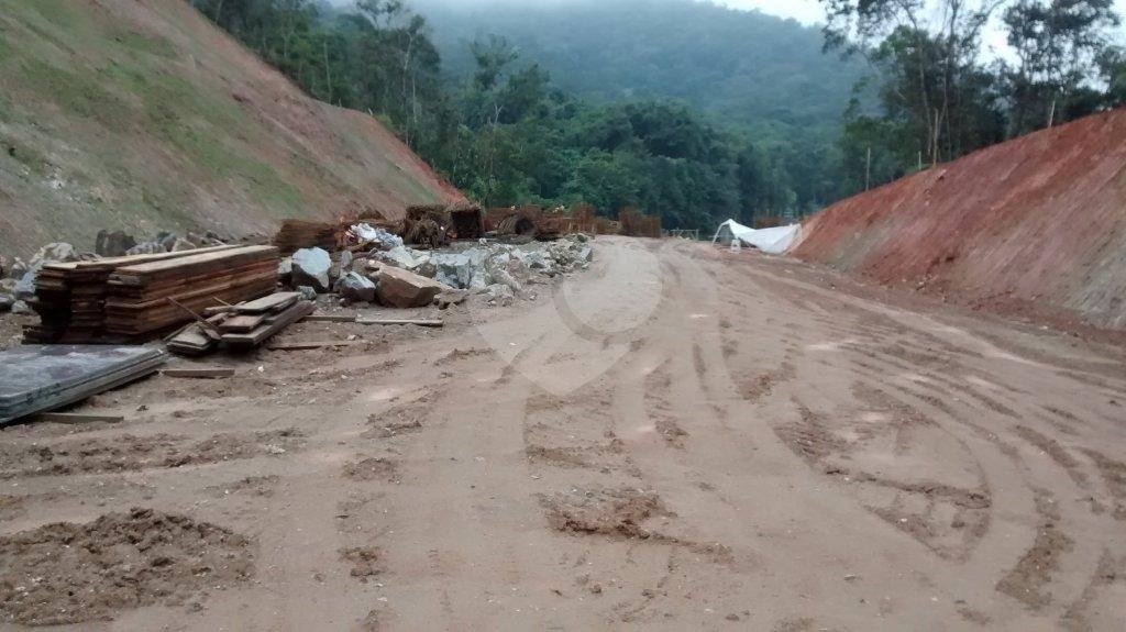 Terreno à venda em Jardim Glória, Miracatu, SP