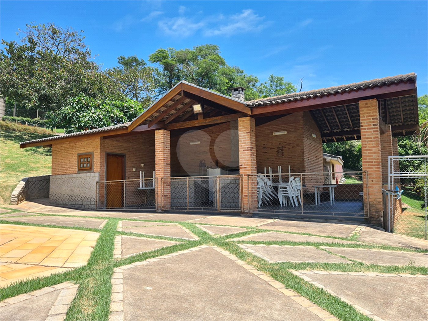 Chácara à venda com 4 quartos, sendo 2 suítes, em Parque Valinhos, Valinhos, SP