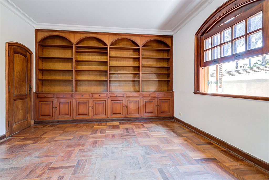 Casa à venda com 5 quartos, sendo 3 suítes, em Alto da Boa Vista, São Paulo, SP