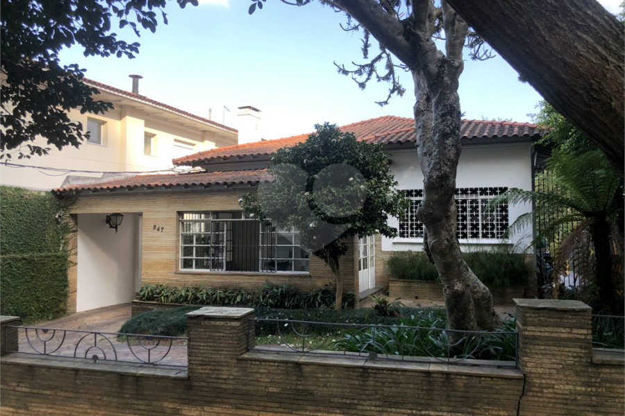 Casa Térrea à venda com 5 quartos, sendo 1 suíte, em Pacaembú, São Paulo, SP