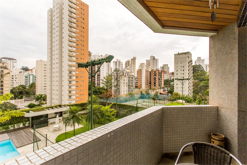 Apartamento à venda com 4 suítes em Real Parque, São Paulo, SP
