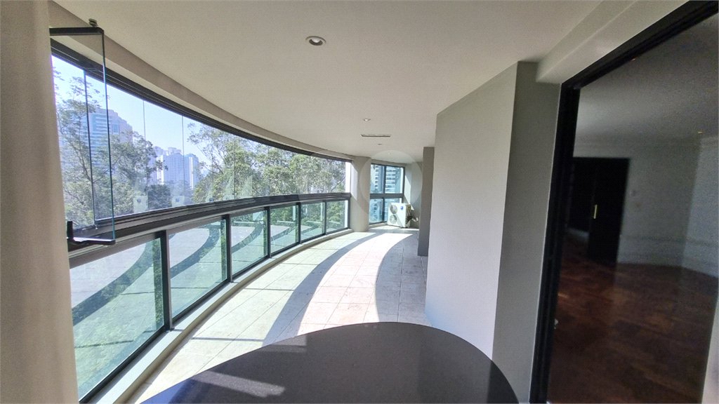 Apartamento para alugar com 6 quartos, sendo 4 suítes,  em Panamby, São Paulo, SP