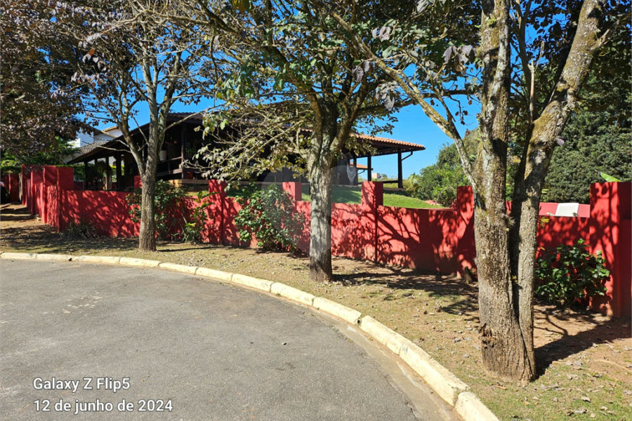 Casa à venda com 4 quartos, sendo 3 suítes, no condomínio Residncial Euroville, Carapicuíba - SP