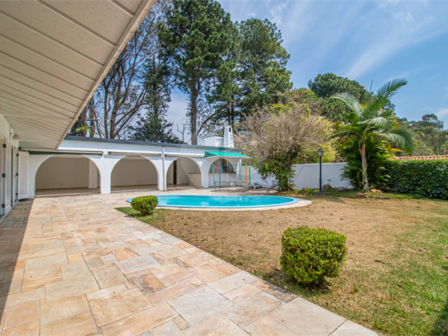 Casa Térrea à venda com 5 quartos, sendo 2 suítes,  em Jardim Marajoara, São Paulo, SP