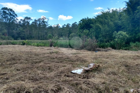Terreno à venda em Cézar de Souza, Mogi das Cruzes, SP