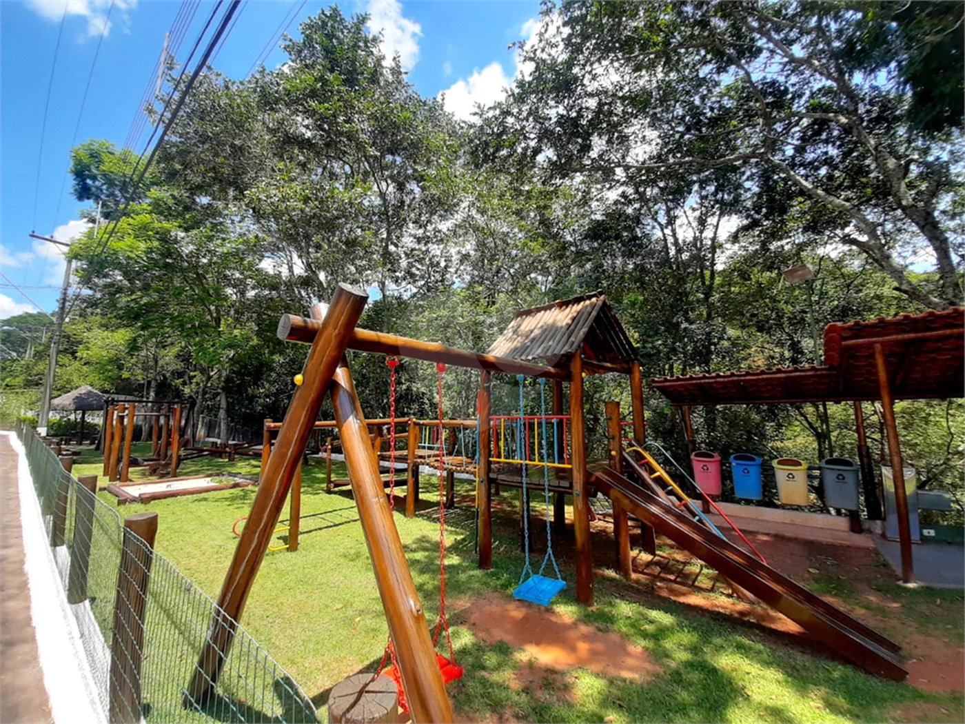 Sobrado à venda com 4 suítes em Roseira, Mairiporã, SP