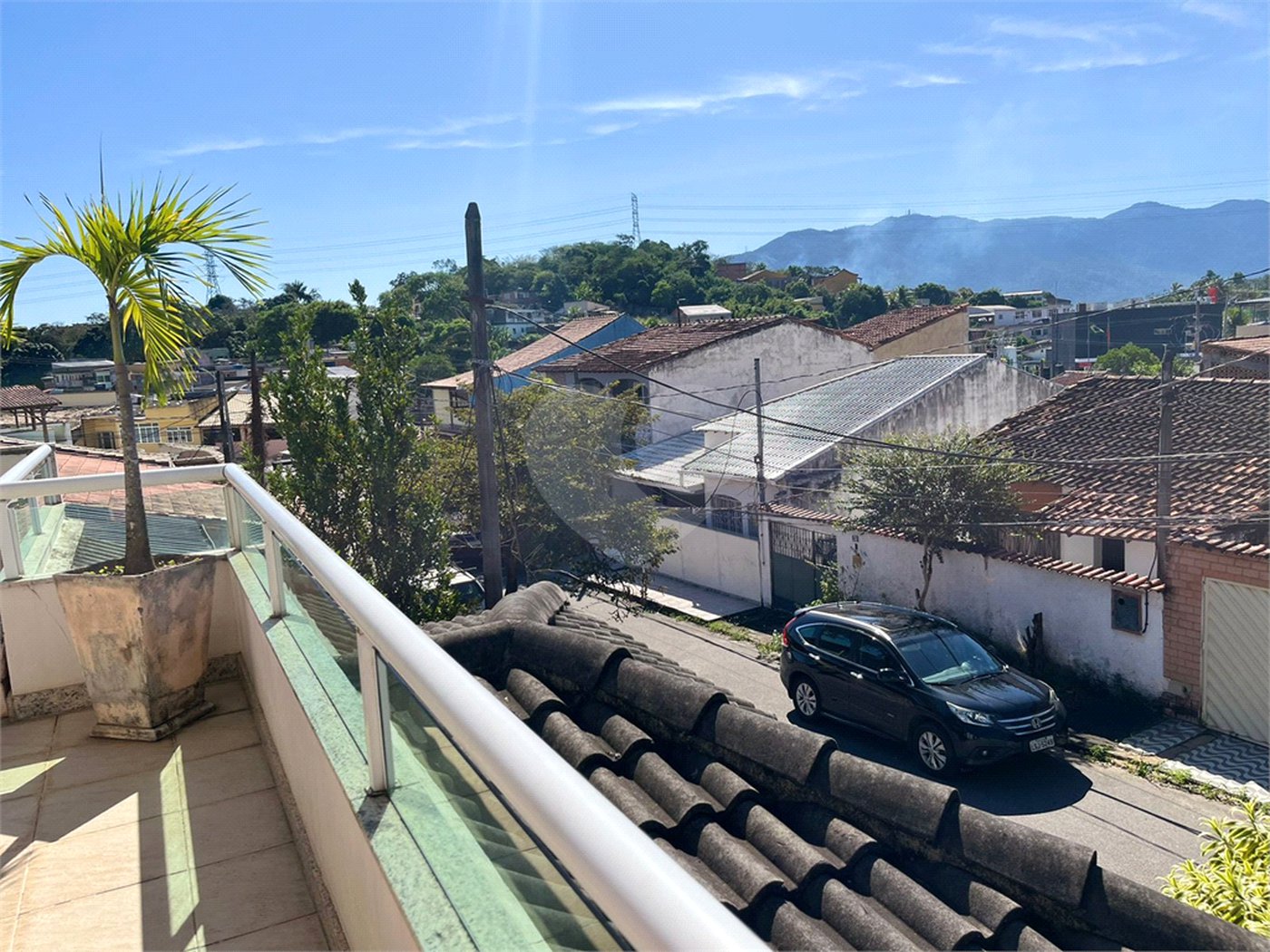 Casa à venda com 3 quartos, sendo 2 suítes, no condomínio Laura Serra, Rio de Janeiro - RJ