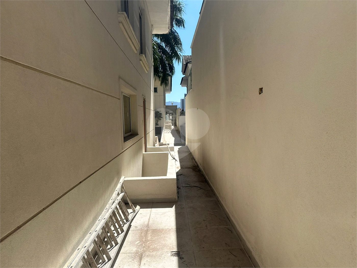 Casa à venda com 4 suítes no condomínio Villaggio Houda, São Paulo - SP