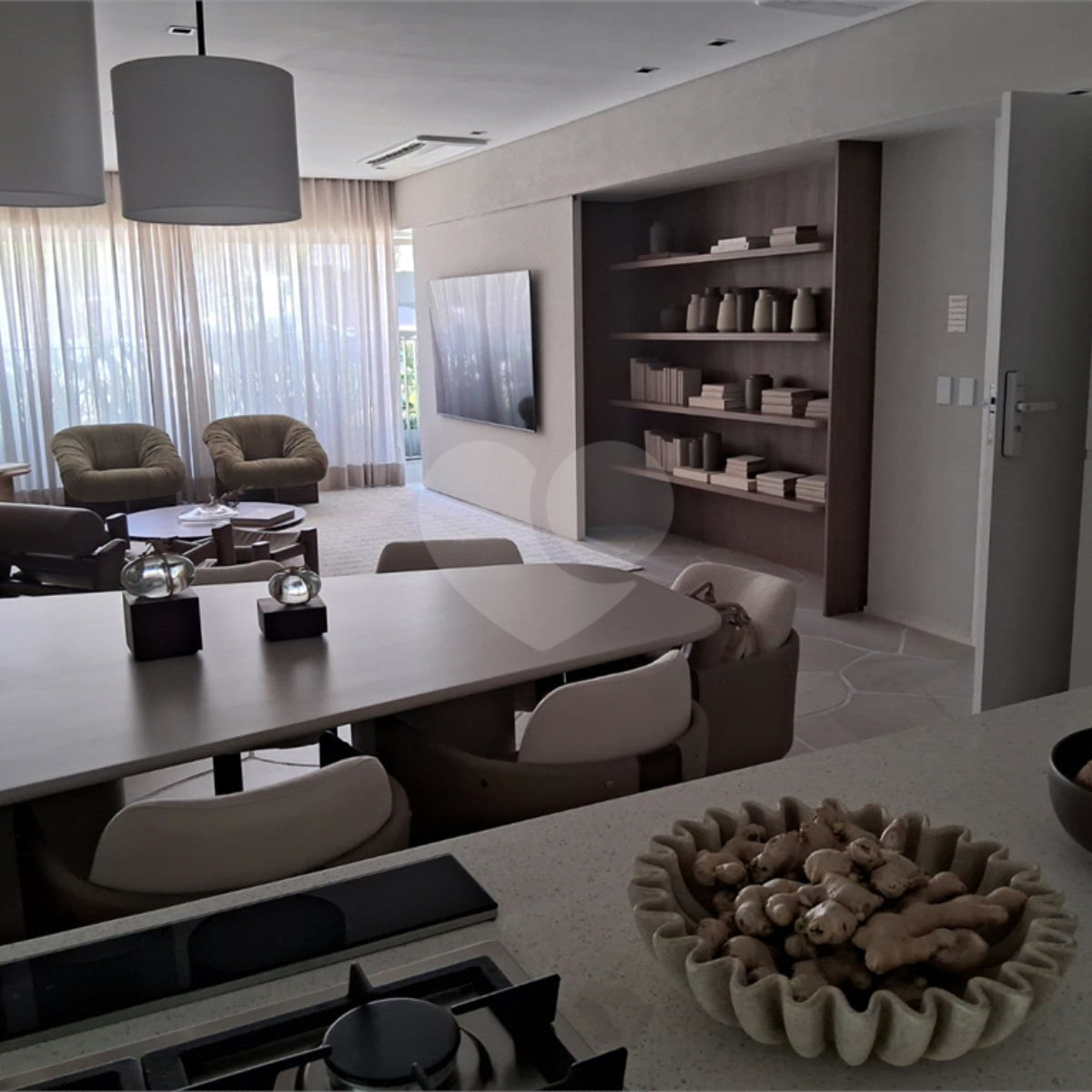 Apartamento à venda com 3 suítes em Moema, São Paulo, SP