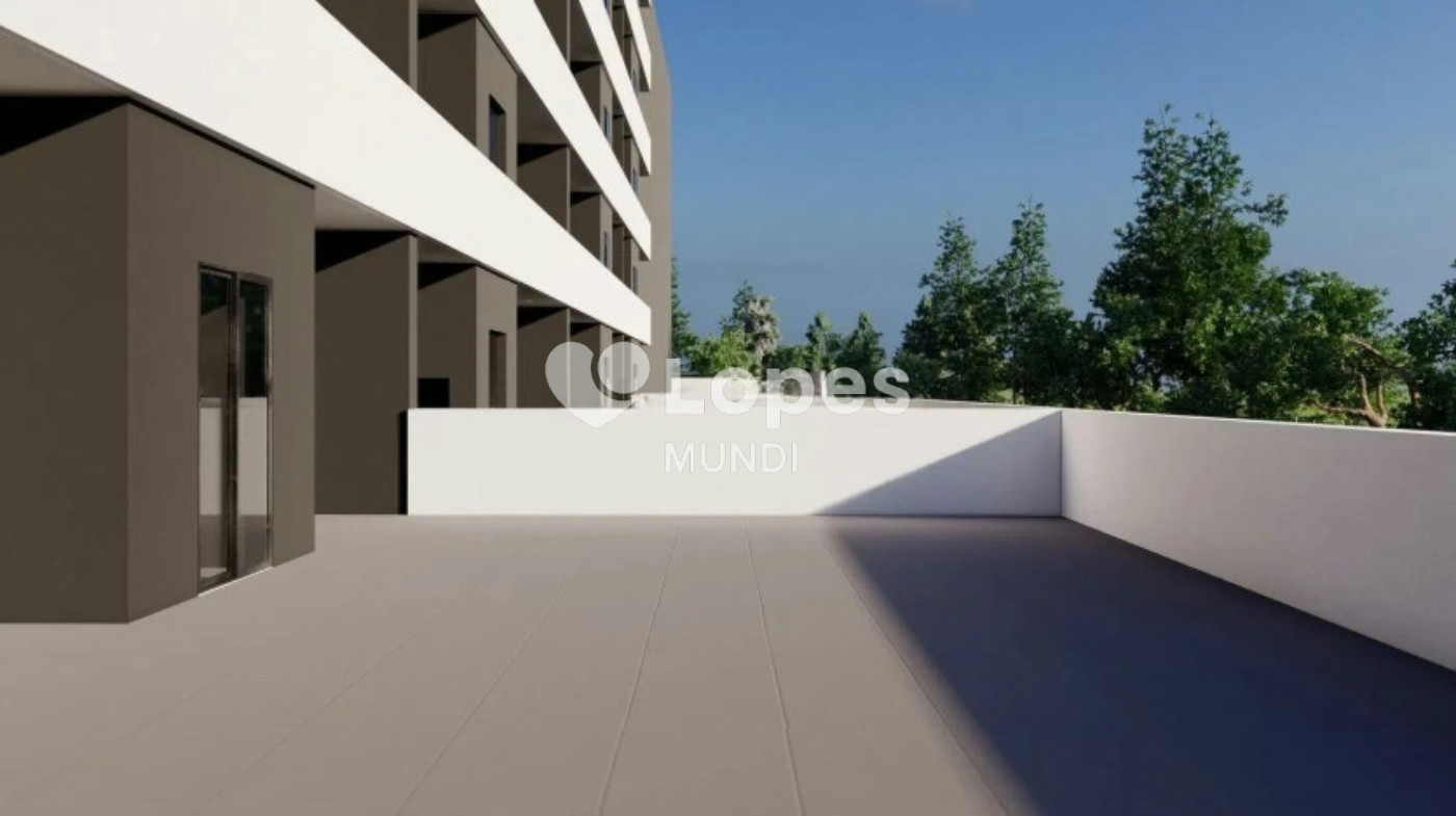 Apartamento T2 à venda em Águas Santas, Maia, Portugal – Varanda e garagem