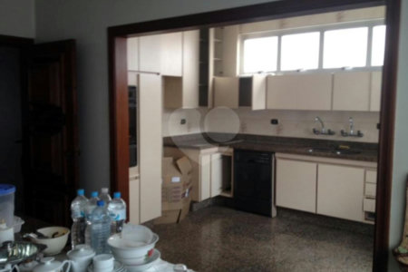 Sobrado à venda com 4 quartos, sendo 2 suítes, em Vila Madalena, São Paulo, SP