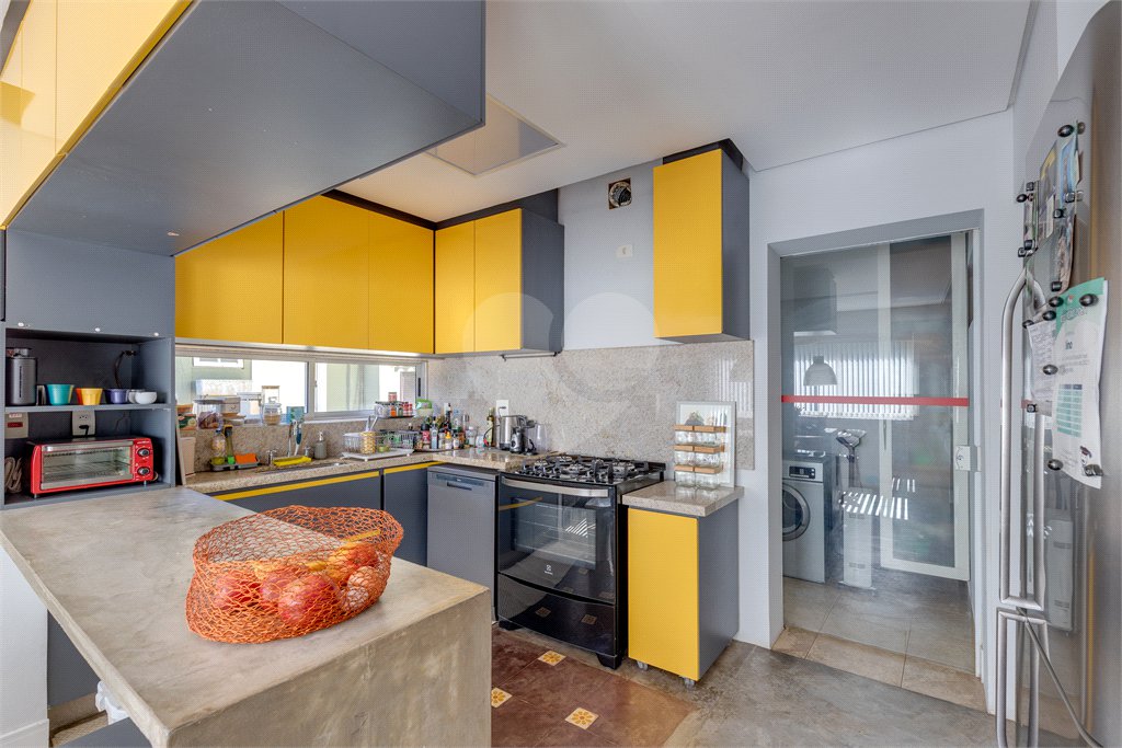 Casa à venda com 4 quartos, sendo 2 suítes,  em Alto da Boa Vista, São Paulo, SP