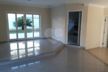 Casa à venda com 3 quartos, sendo 1 suíte, em Condomínio Residencial Terras do Caribe, Valinhos, SP