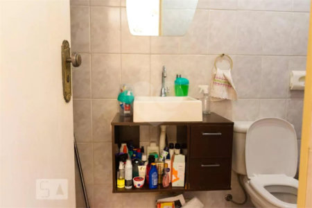 Casa à venda com 3 quartos, sendo 1 suíte, em Vila Universitária, São Paulo, SP