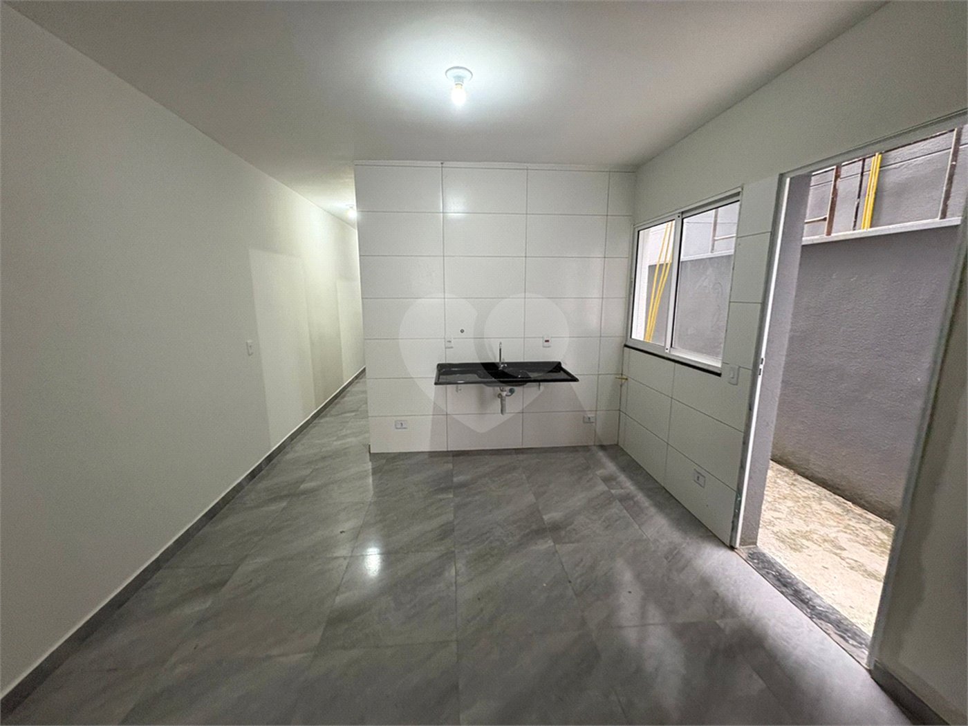 Casa à venda com 3 quartos, sendo 1 suíte, no condomínio Felipe Camarão, Poá - SP