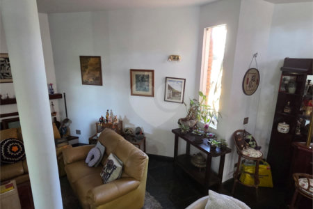 Casa à venda com 4 quartos, sendo 2 suítes, em Cidade São Francisco, São Paulo, SP