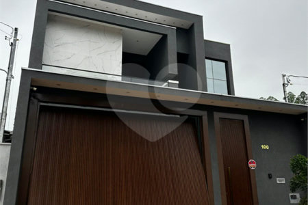 Sobrado à venda com 3 suítes em Residencial Ponta Porã I, Ponta Porã, MS