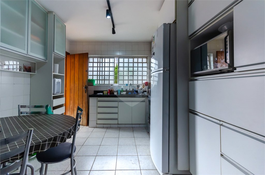 Sobrado à venda ou para alugar com 4 quartos, sendo 1 suíte, em Vila Anglo Brasileira, São Paulo, SP