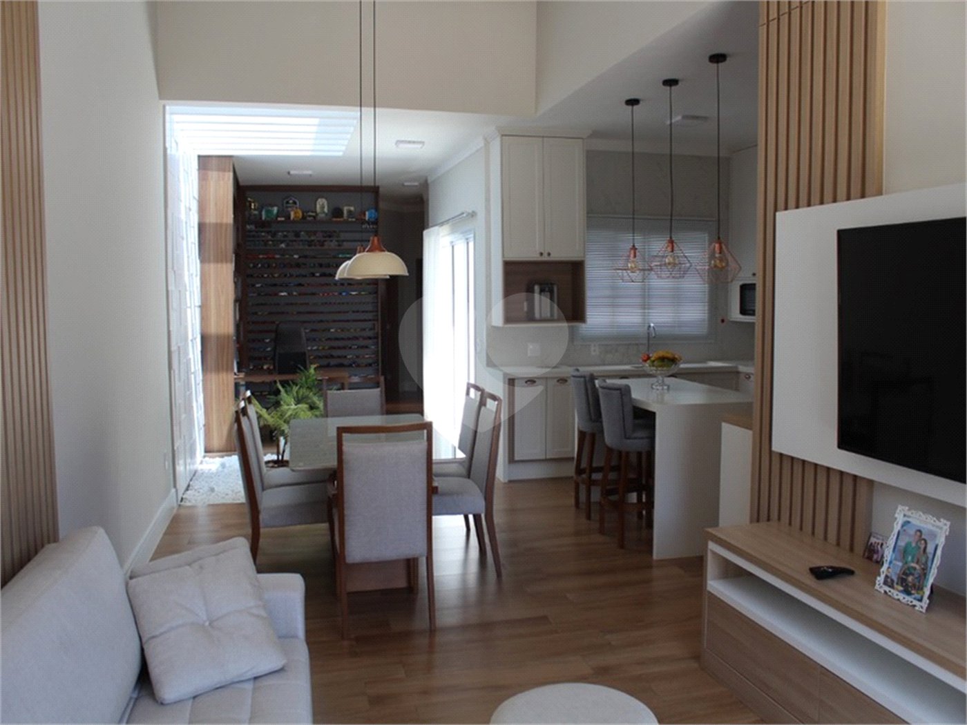 Casa à venda com 3 quartos, sendo 2 suítes, no condomínio Residencial Mantova, Indaiatuba - SP
