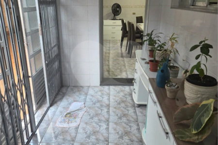 Sobrado à venda com 4 quartos, sendo 1 suíte, em Vila Graciosa, São Paulo, SP
